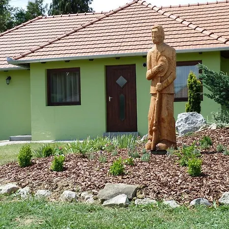 Vadasz Panzio *